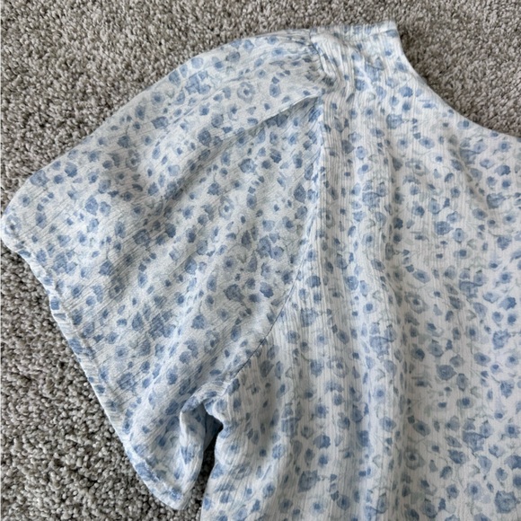 Abercrombie & Fitch Blue & White Floral Knot Crop Top, Flutter Sleeve - Large - Picture 13 of 13